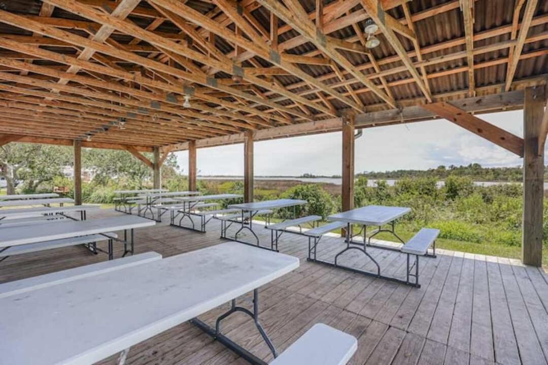 Surf City 2Br Park Home With Waterfront View And Parking Ngoại thất bức ảnh